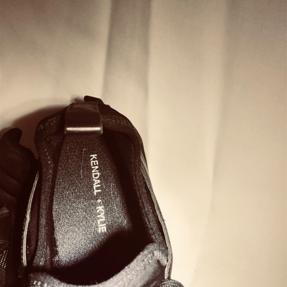 Kendall Kylie black tennis shoes - Picture 3 of 5